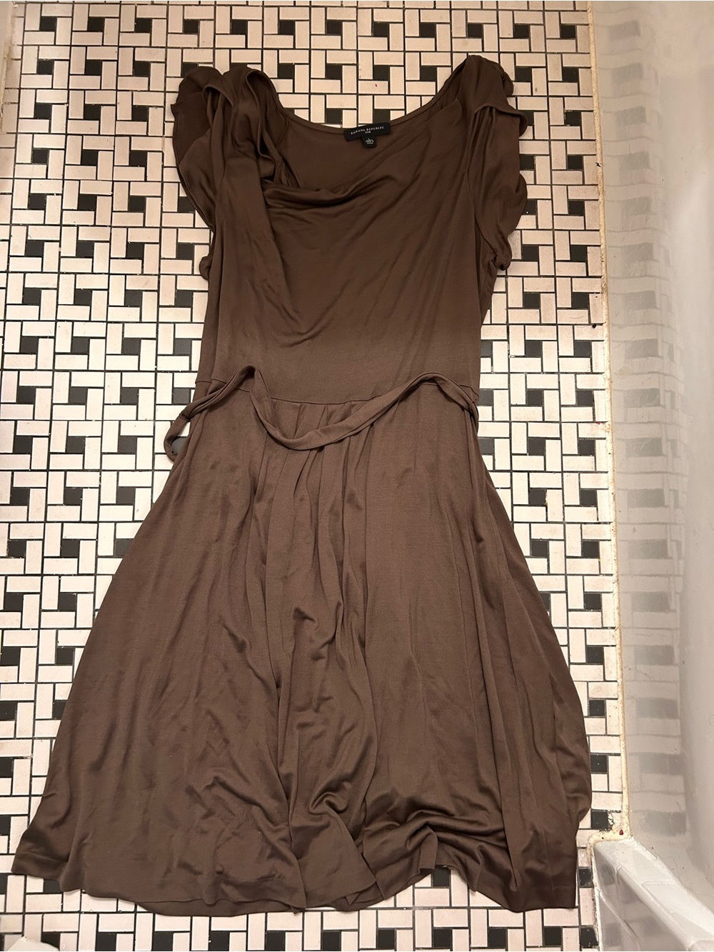 100% silk Banana Republic olive green A-Line Dress tie waist with sleeve detail